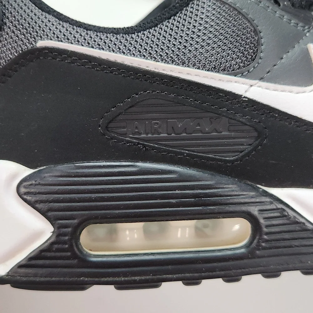 Nike Air Max 90 Men’s Sz 10 Low Top Lace-Up Sneakers Black/White/Gray CN8490-002